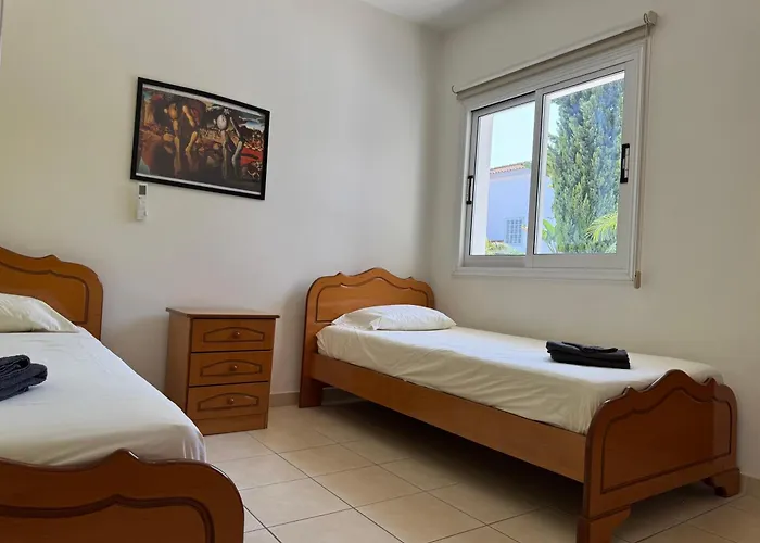 Sunset Agia Thekla ヴィラ