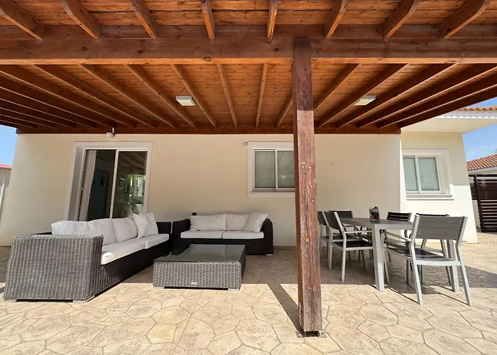 Sunset Agia Thekla ヴィラ